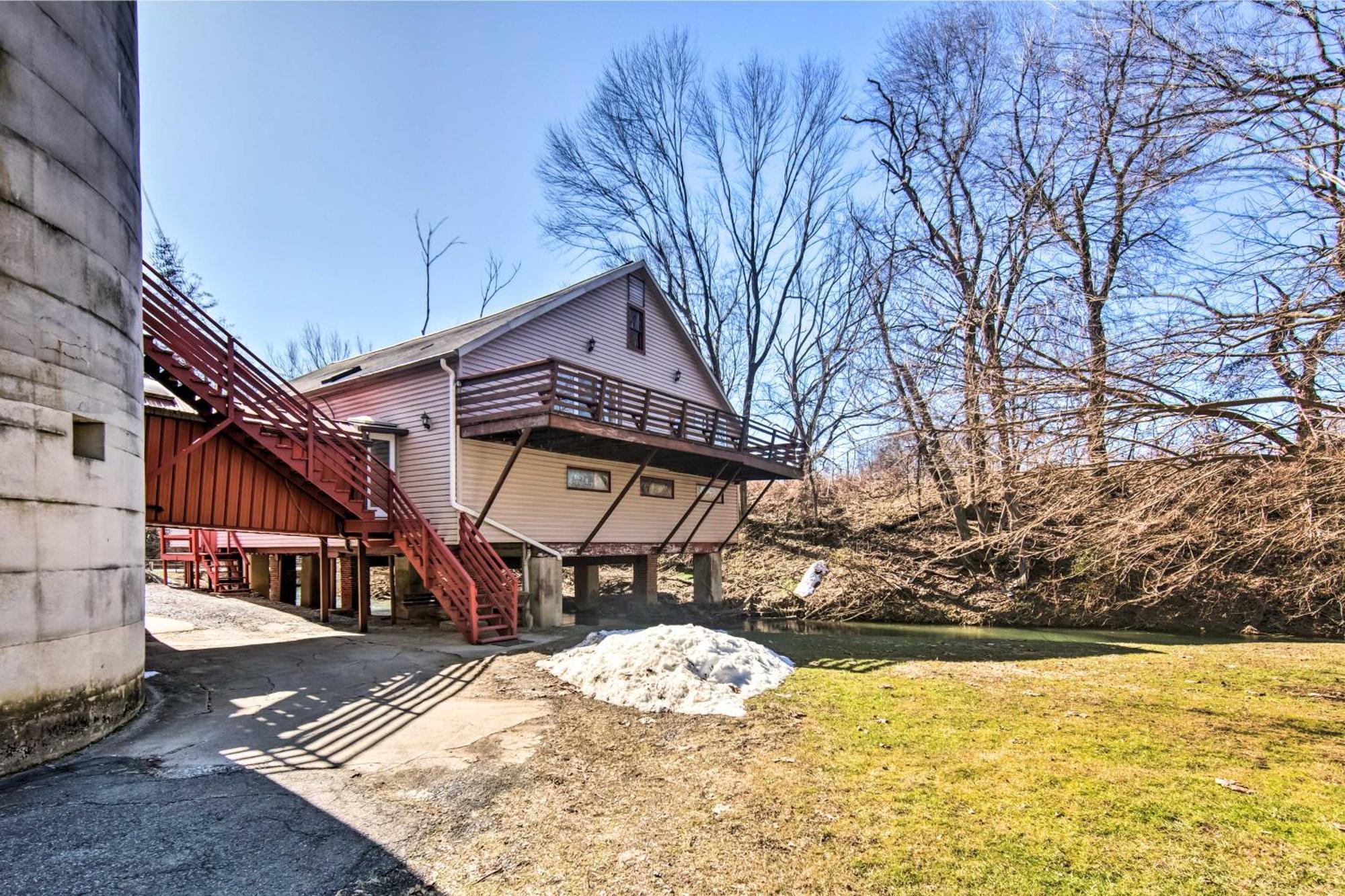 Runningwater Apartment In Lancaster With Deck Exterior foto
